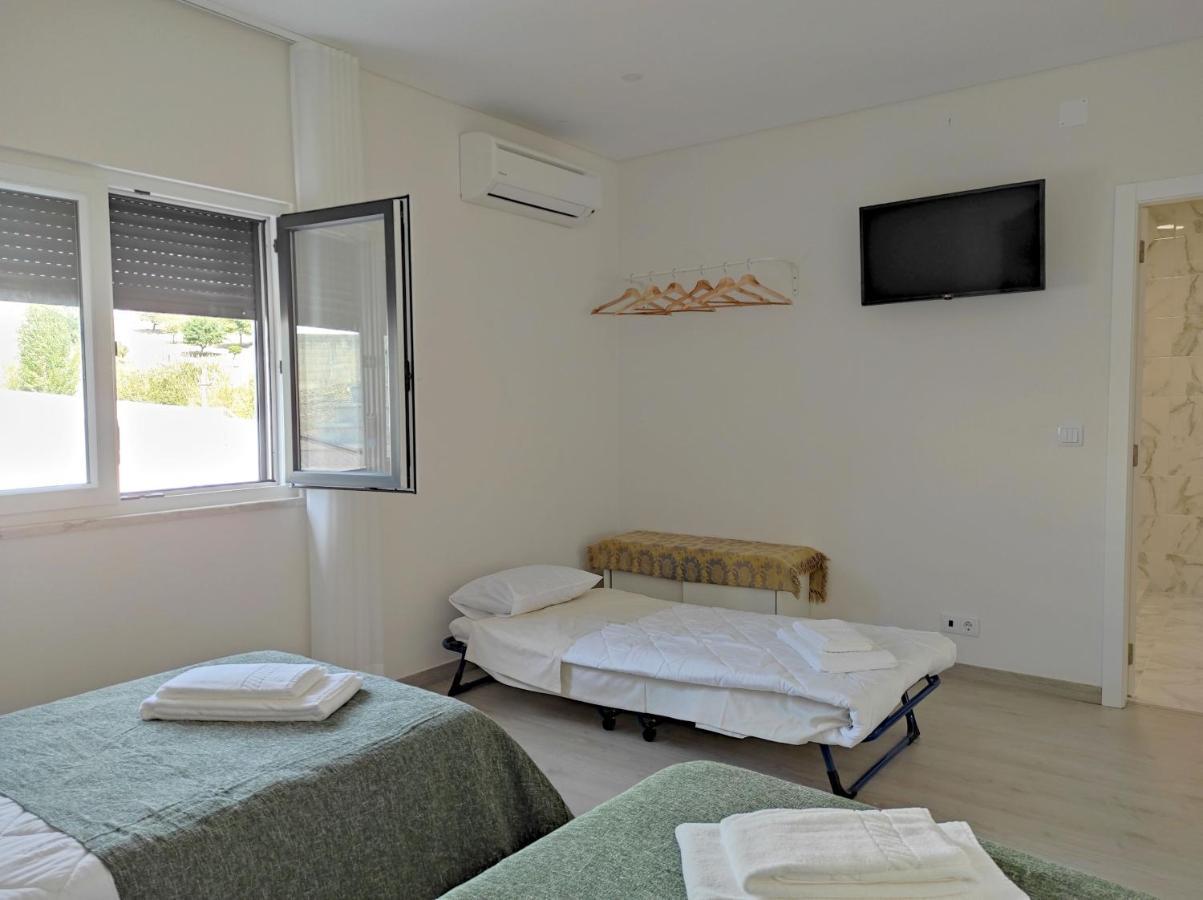 Hall 92 Quartos Com Wc Em Moradia Com Piscina A-Das-Lebres Loures Bagian luar foto