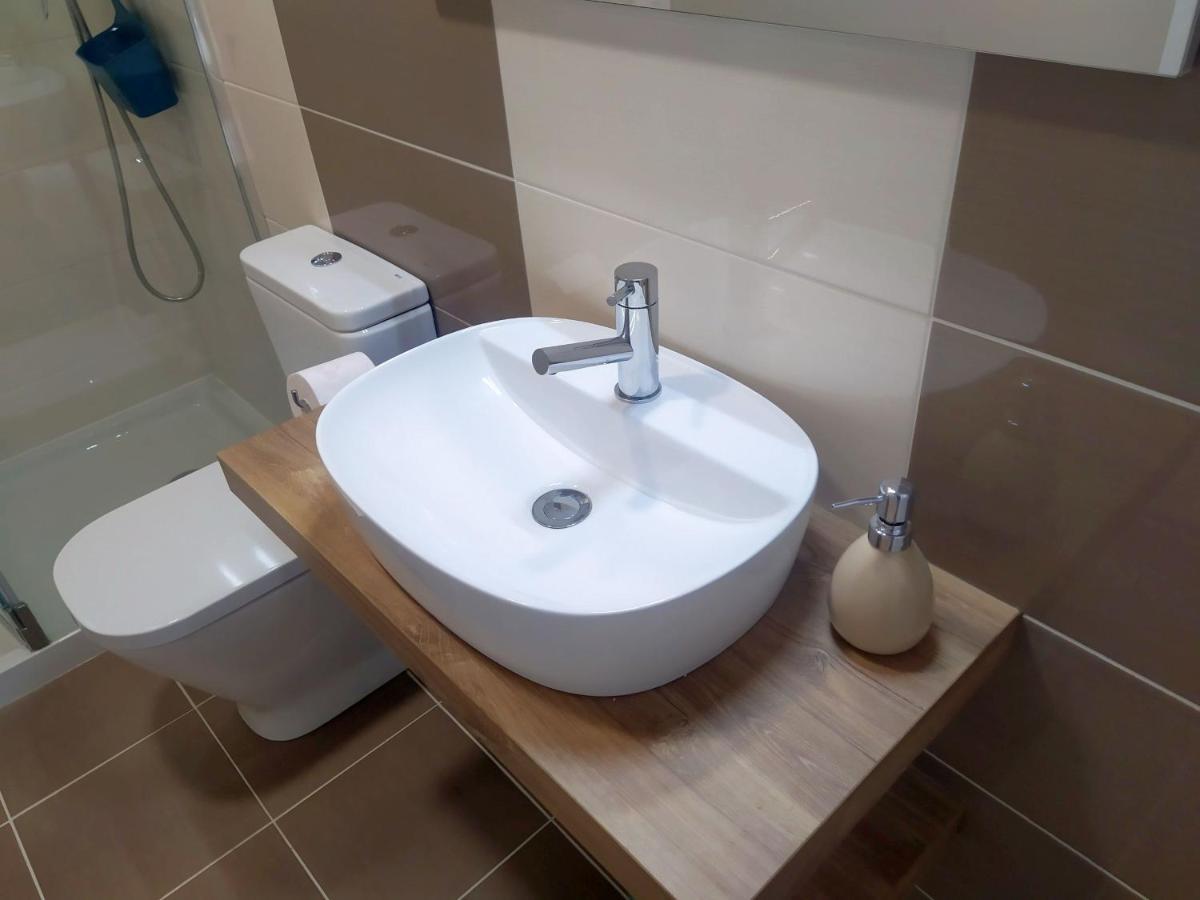 Hall 92 Quartos Com Wc Em Moradia Com Piscina A-Das-Lebres Loures Bagian luar foto