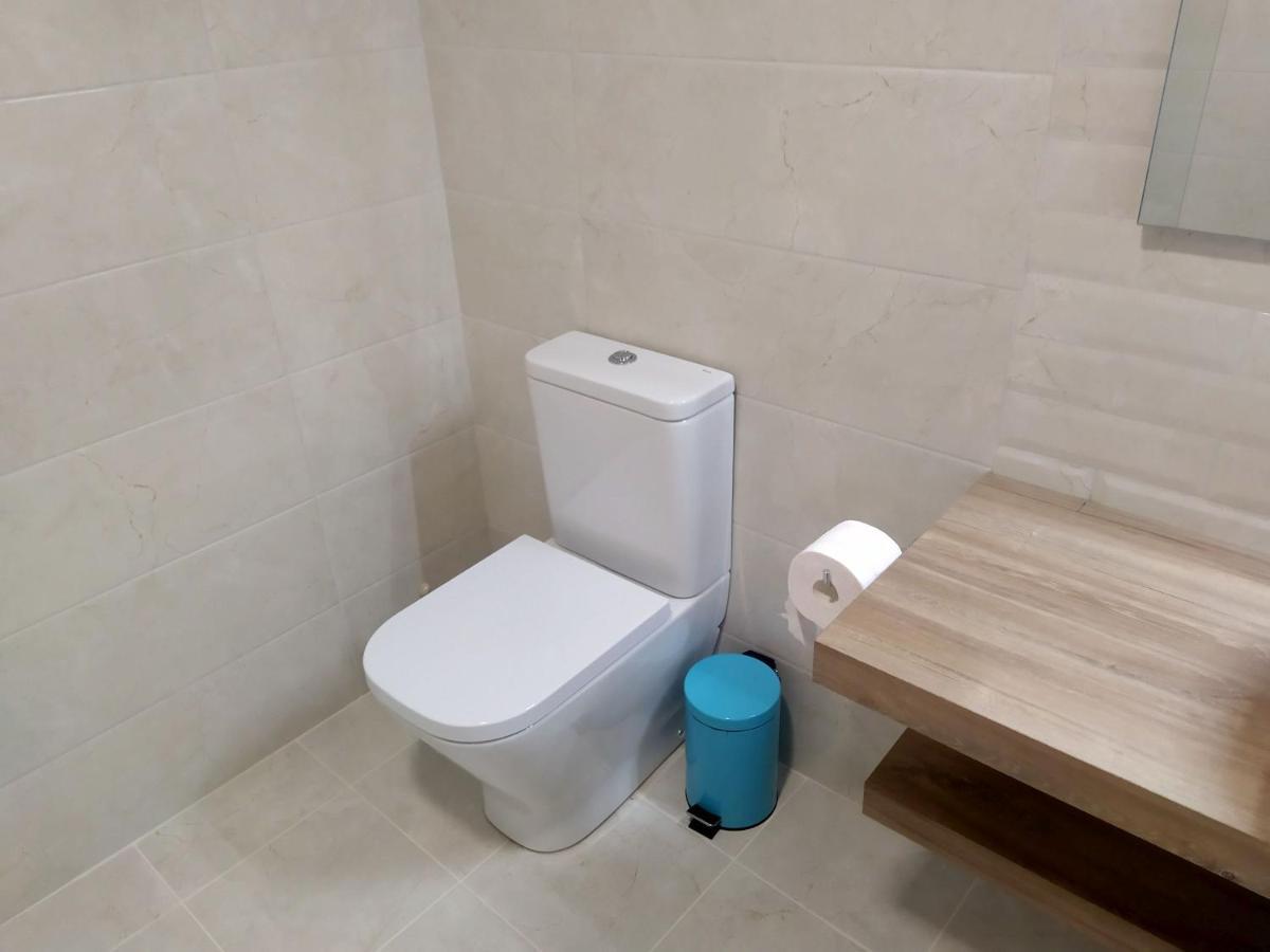 Hall 92 Quartos Com Wc Em Moradia Com Piscina A-Das-Lebres Loures Bagian luar foto
