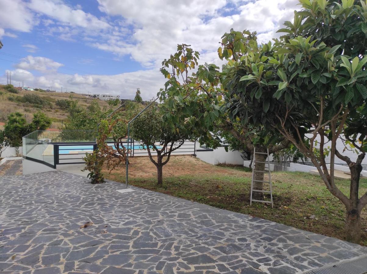 Hall 92 Quartos Com Wc Em Moradia Com Piscina A-Das-Lebres Loures Bagian luar foto