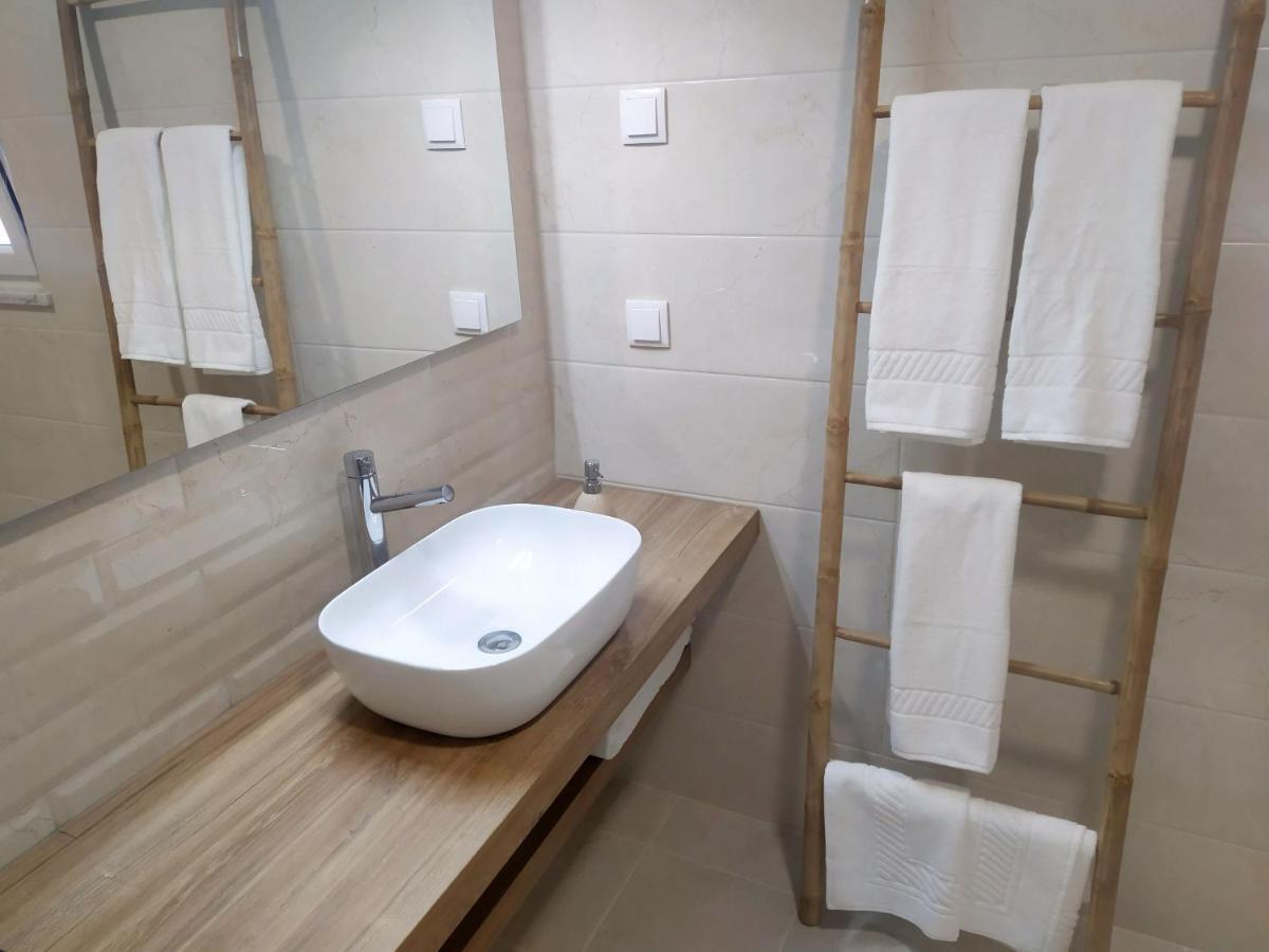 Hall 92 Quartos Com Wc Em Moradia Com Piscina A-Das-Lebres Loures Bagian luar foto