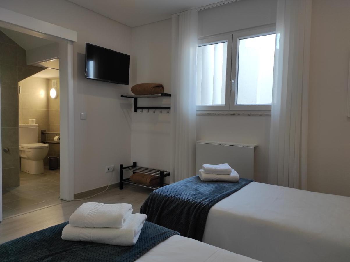 Hall 92 Quartos Com Wc Em Moradia Com Piscina A-Das-Lebres Loures Bagian luar foto