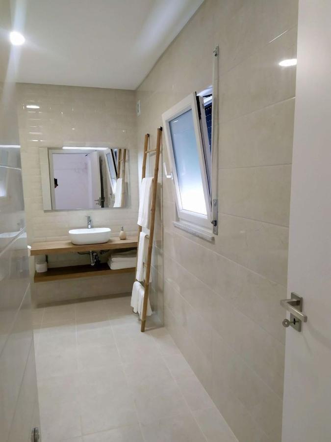 Hall 92 Quartos Com Wc Em Moradia Com Piscina A-Das-Lebres Loures Bagian luar foto