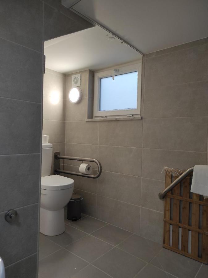 Hall 92 Quartos Com Wc Em Moradia Com Piscina A-Das-Lebres Loures Bagian luar foto