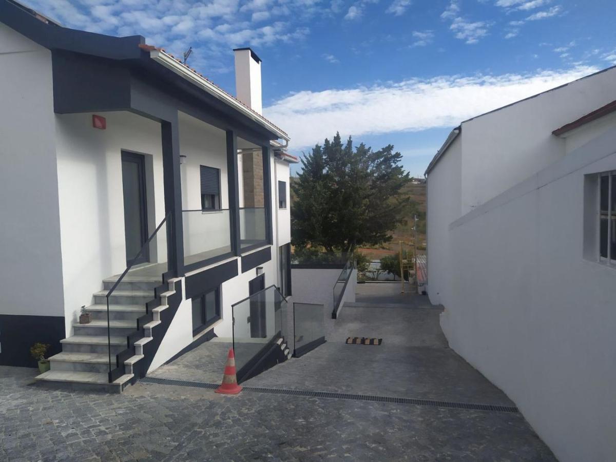 Hall 92 Quartos Com Wc Em Moradia Com Piscina A-Das-Lebres Loures Bagian luar foto