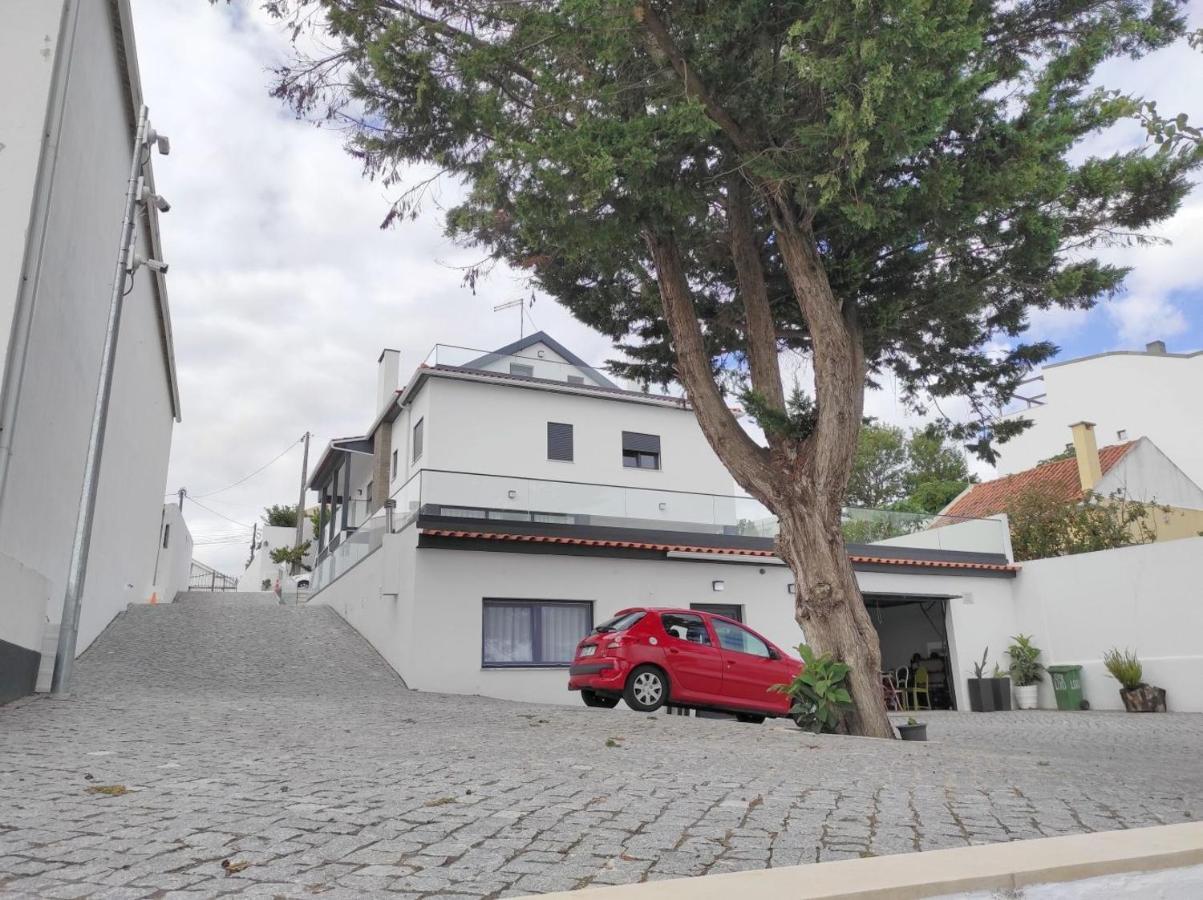 Hall 92 Quartos Com Wc Em Moradia Com Piscina A-Das-Lebres Loures Bagian luar foto