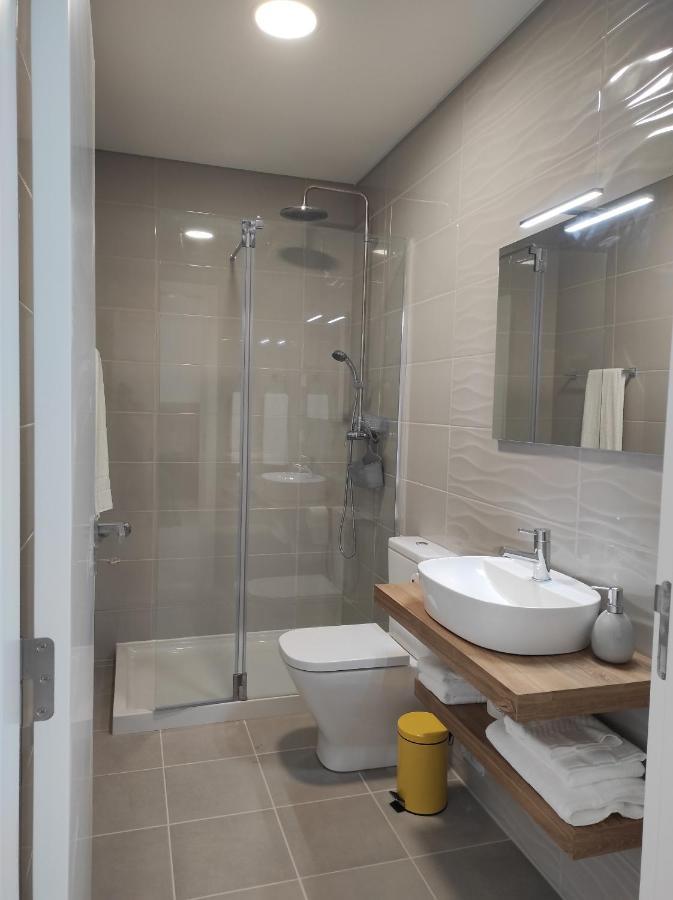 Hall 92 Quartos Com Wc Em Moradia Com Piscina A-Das-Lebres Loures Bagian luar foto