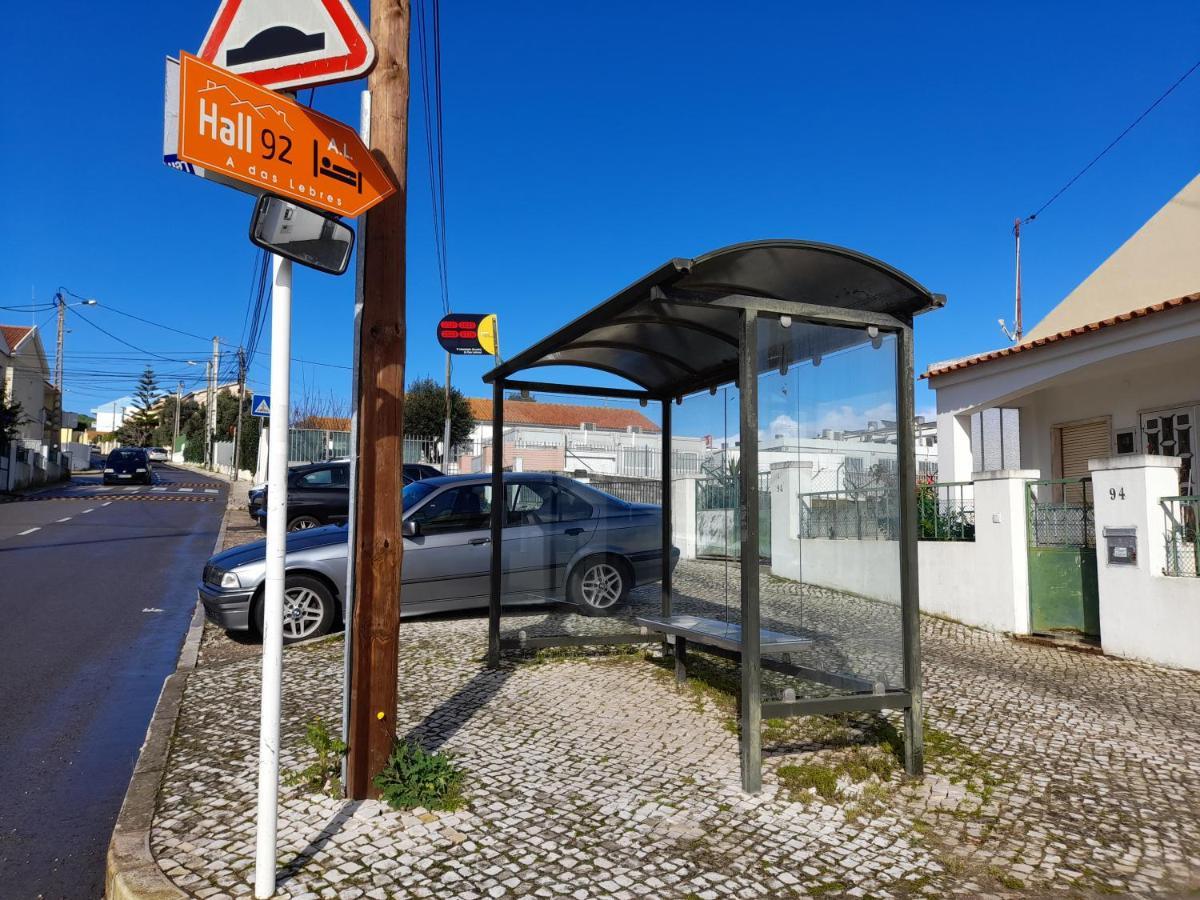 Hall 92 Quartos Com Wc Em Moradia Com Piscina A-Das-Lebres Loures Bagian luar foto