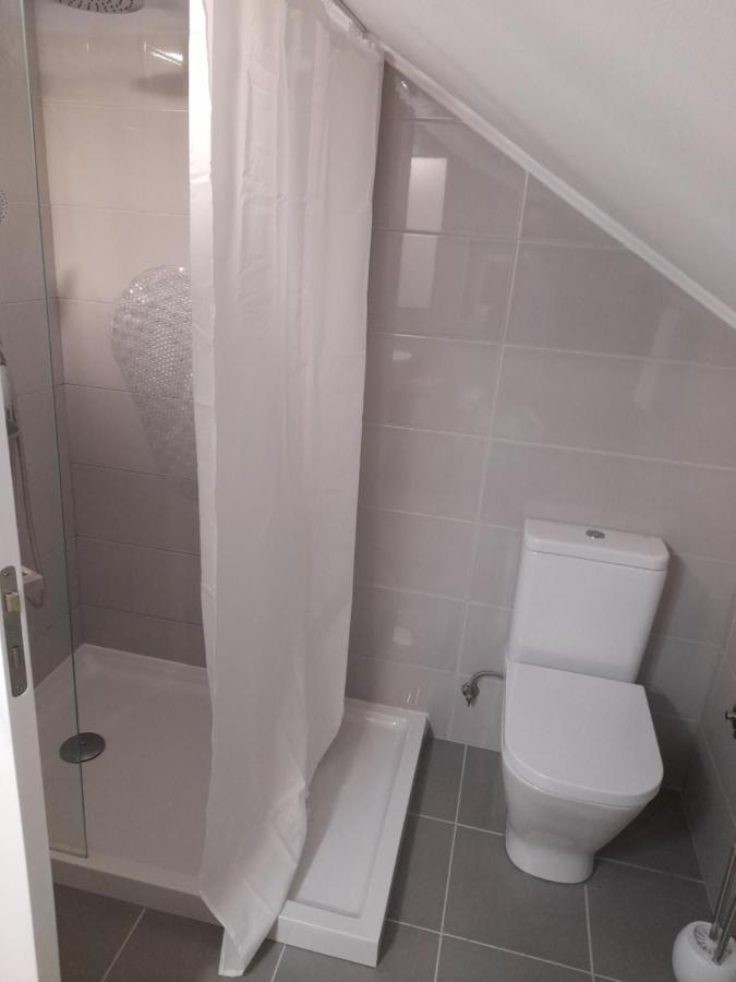 Hall 92 Quartos Com Wc Em Moradia Com Piscina A-Das-Lebres Loures Bagian luar foto