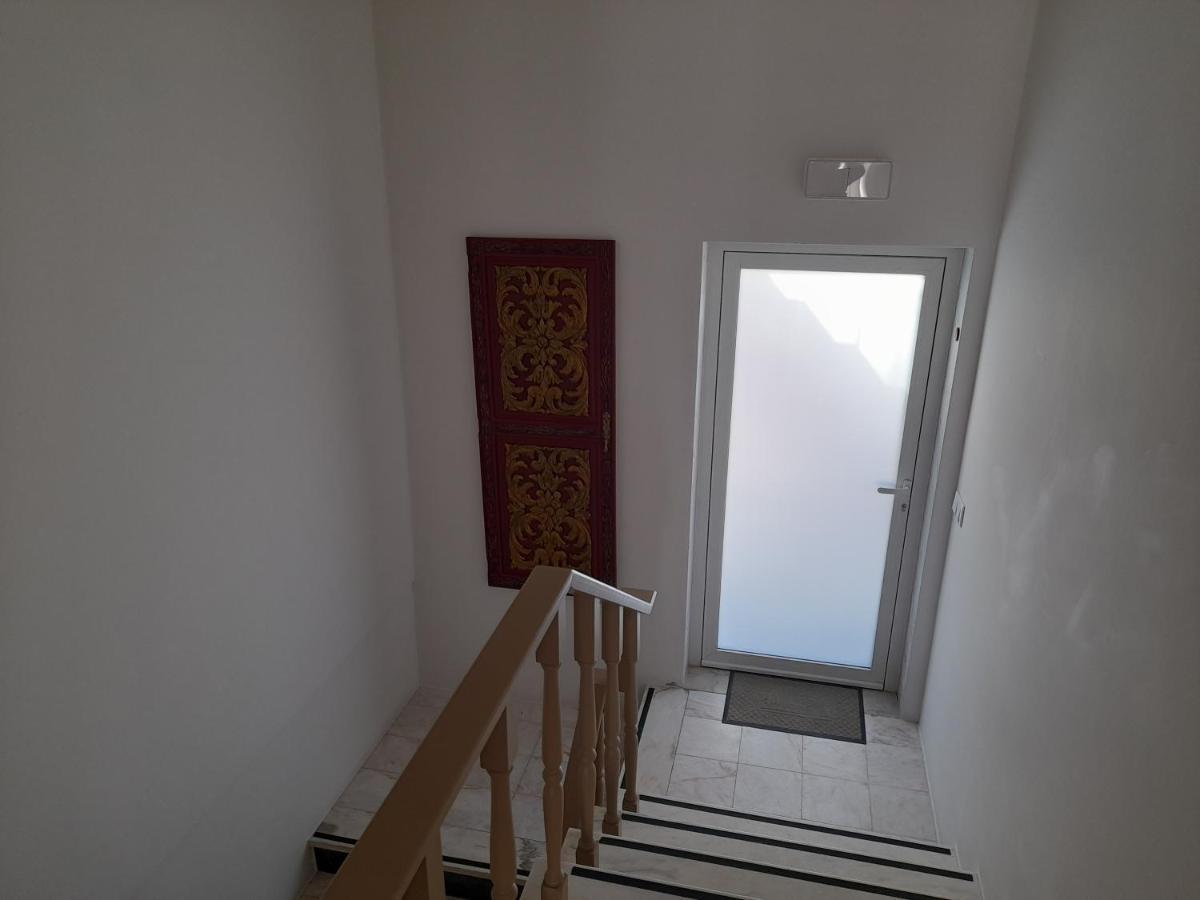 Hall 92 Quartos Com Wc Em Moradia Com Piscina A-Das-Lebres Loures Bagian luar foto