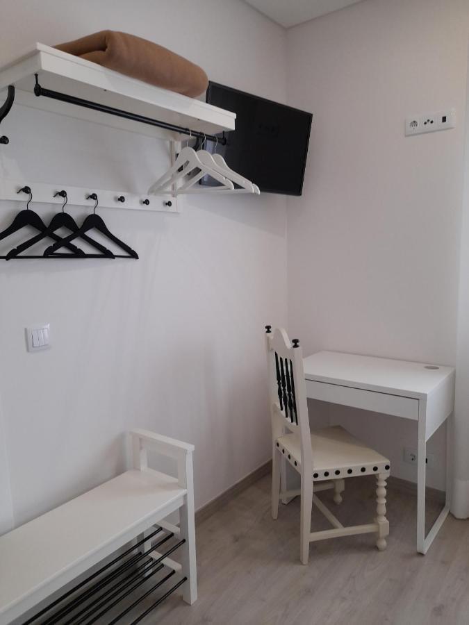 Hall 92 Quartos Com Wc Em Moradia Com Piscina A-Das-Lebres Loures Bagian luar foto