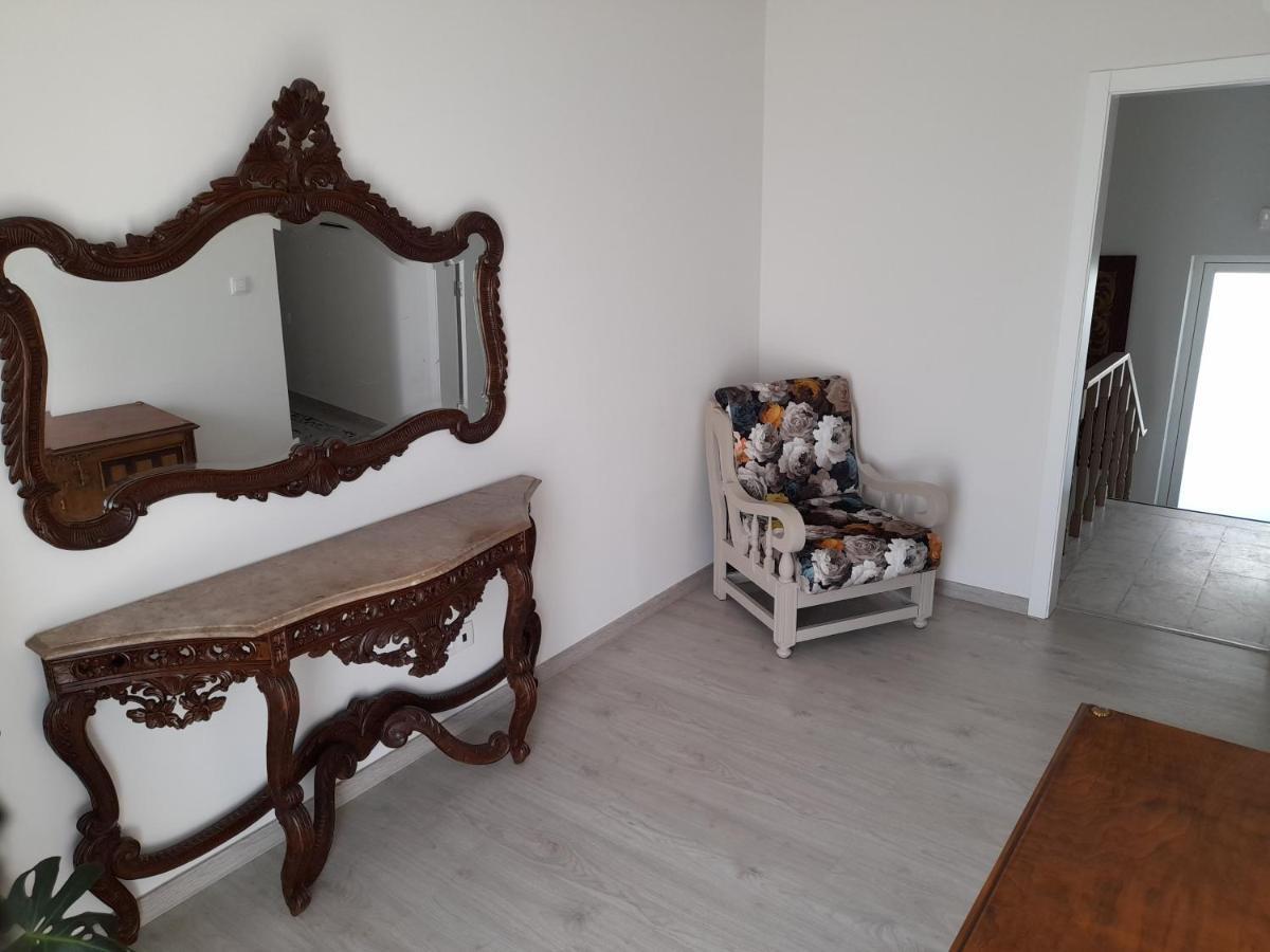 Hall 92 Quartos Com Wc Em Moradia Com Piscina A-Das-Lebres Loures Bagian luar foto